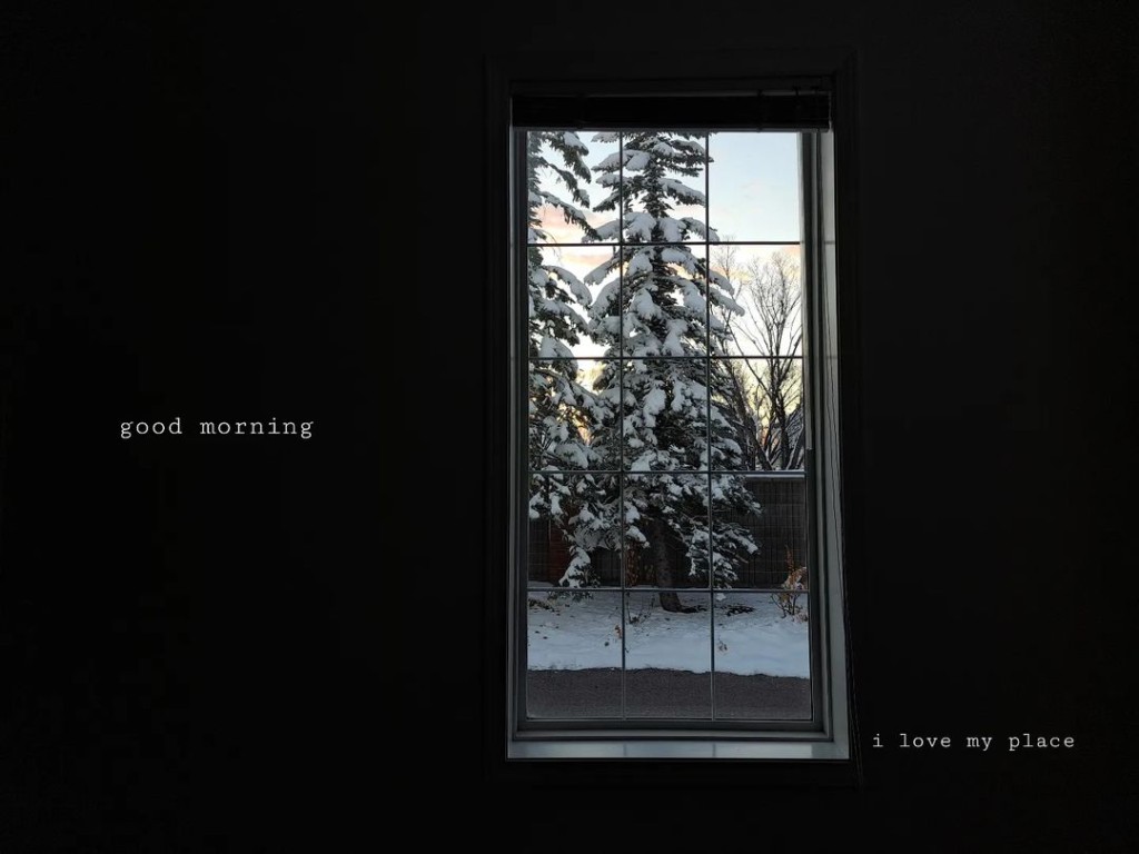 窗外美景就似是幅畫。